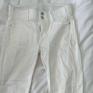 Apt 9. Skinny capris with a stretchy waist. Super comfortable.